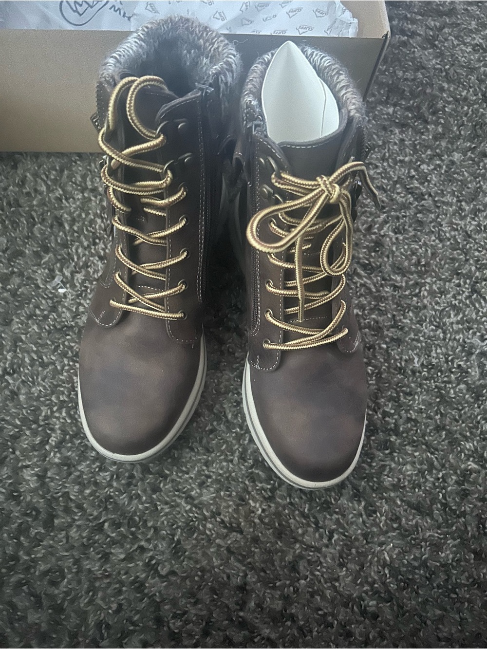 Woman’s Brown Faux-Fur Lined Lace-Up Boots from CLIFFS by White Mountain  NWT